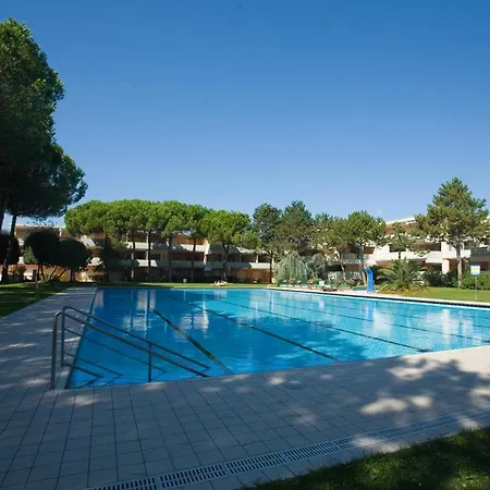 Solarium/piscina Nyaraló *