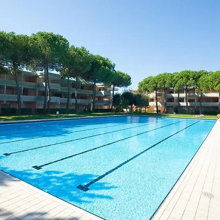 Solarium/piscina Nyaraló
