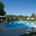 Solarium/piscina Nyaraló *